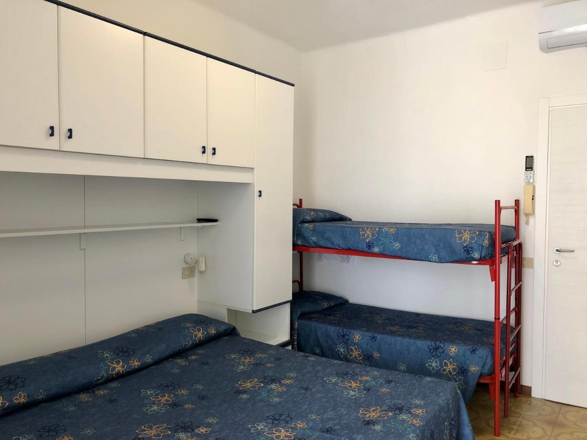 Albergo Elena Garni Каорле Екстериор снимка