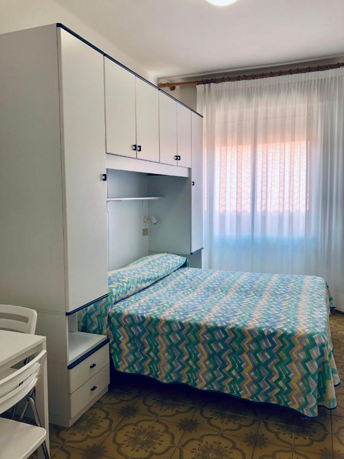 Albergo Elena Garni Каорле Екстериор снимка