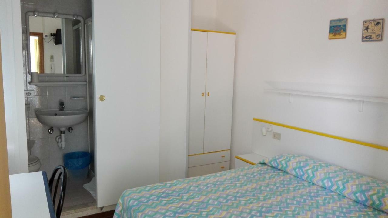 Albergo Elena Garni Каорле Екстериор снимка