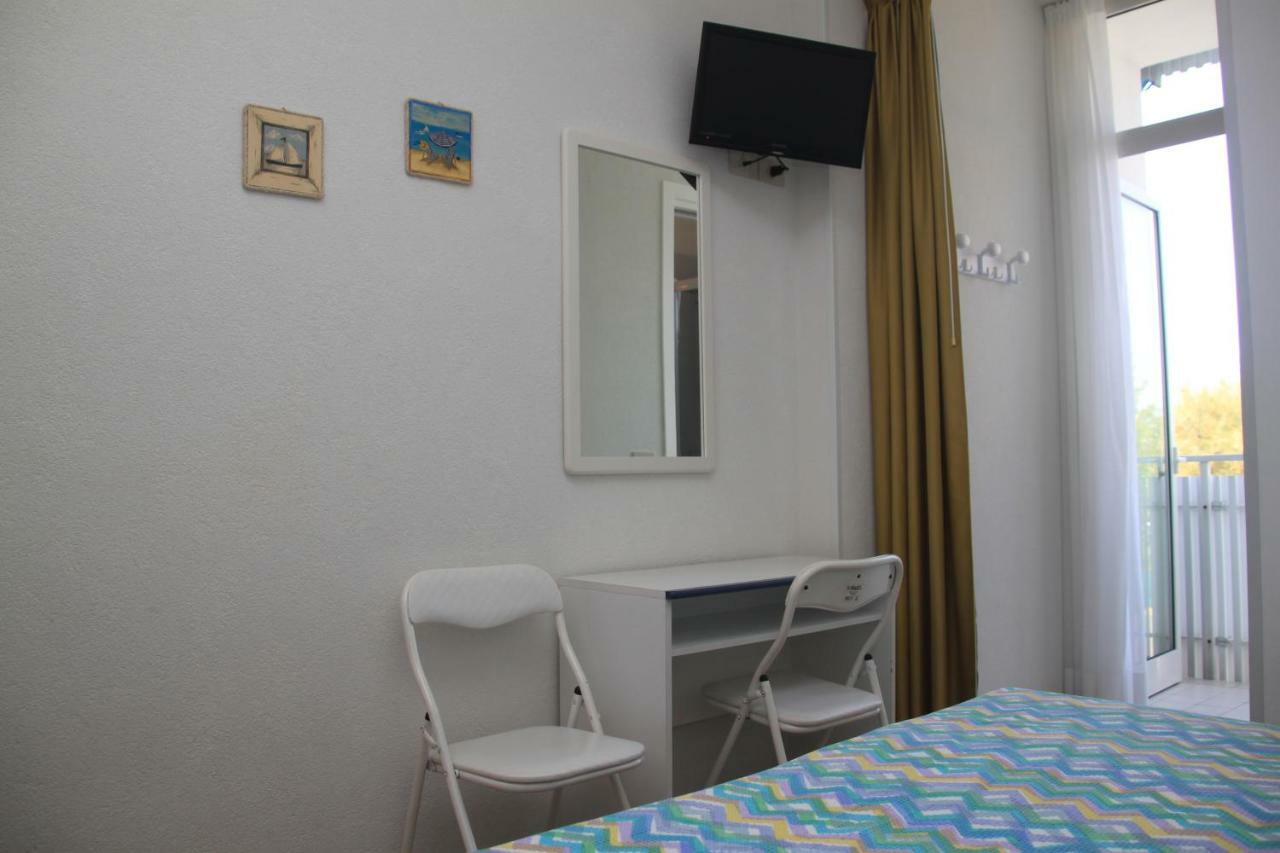 Albergo Elena Garni Каорле Екстериор снимка